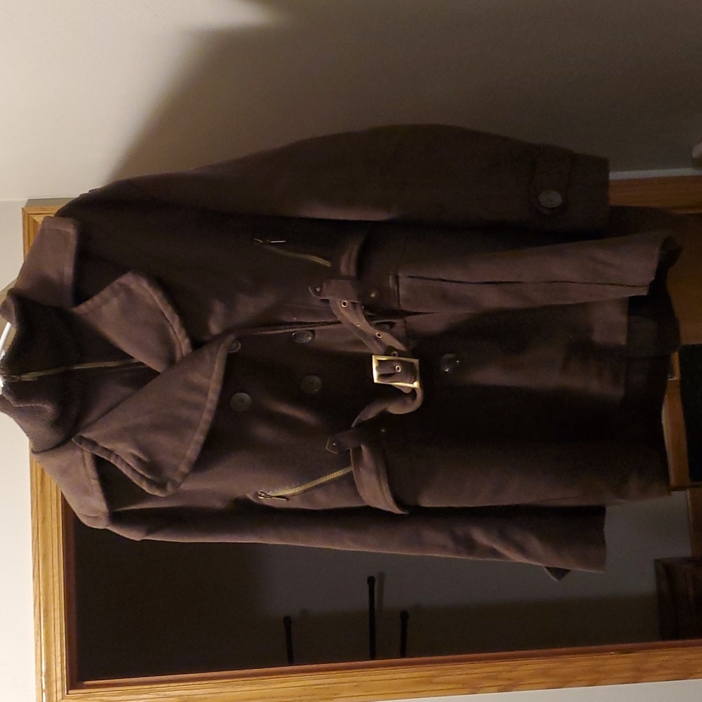 Very cute peacoat!